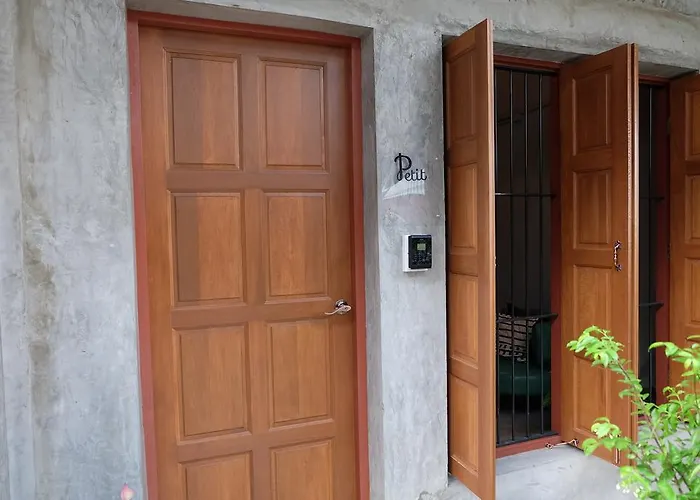 Petit Hostel Bangkok